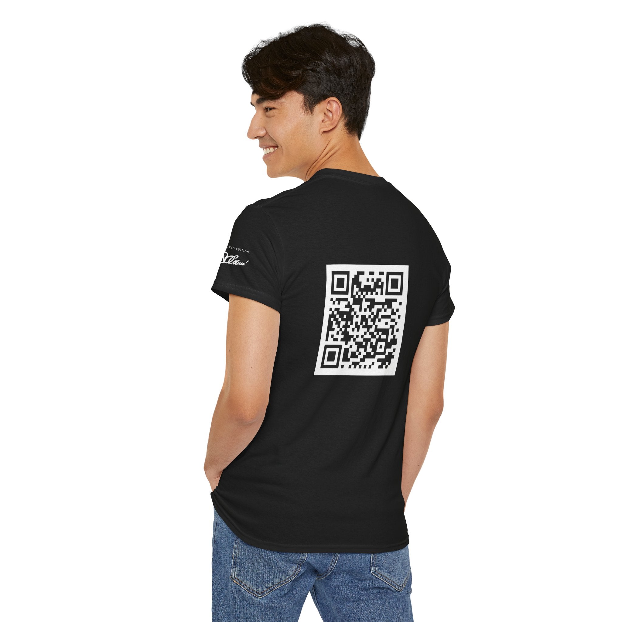 Camiseta "Carreguei Corpos que Não Eram Meus" - Johnny - Obra Colecionável